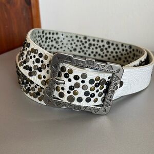 Millionair Belt Size 46 (white with studs)